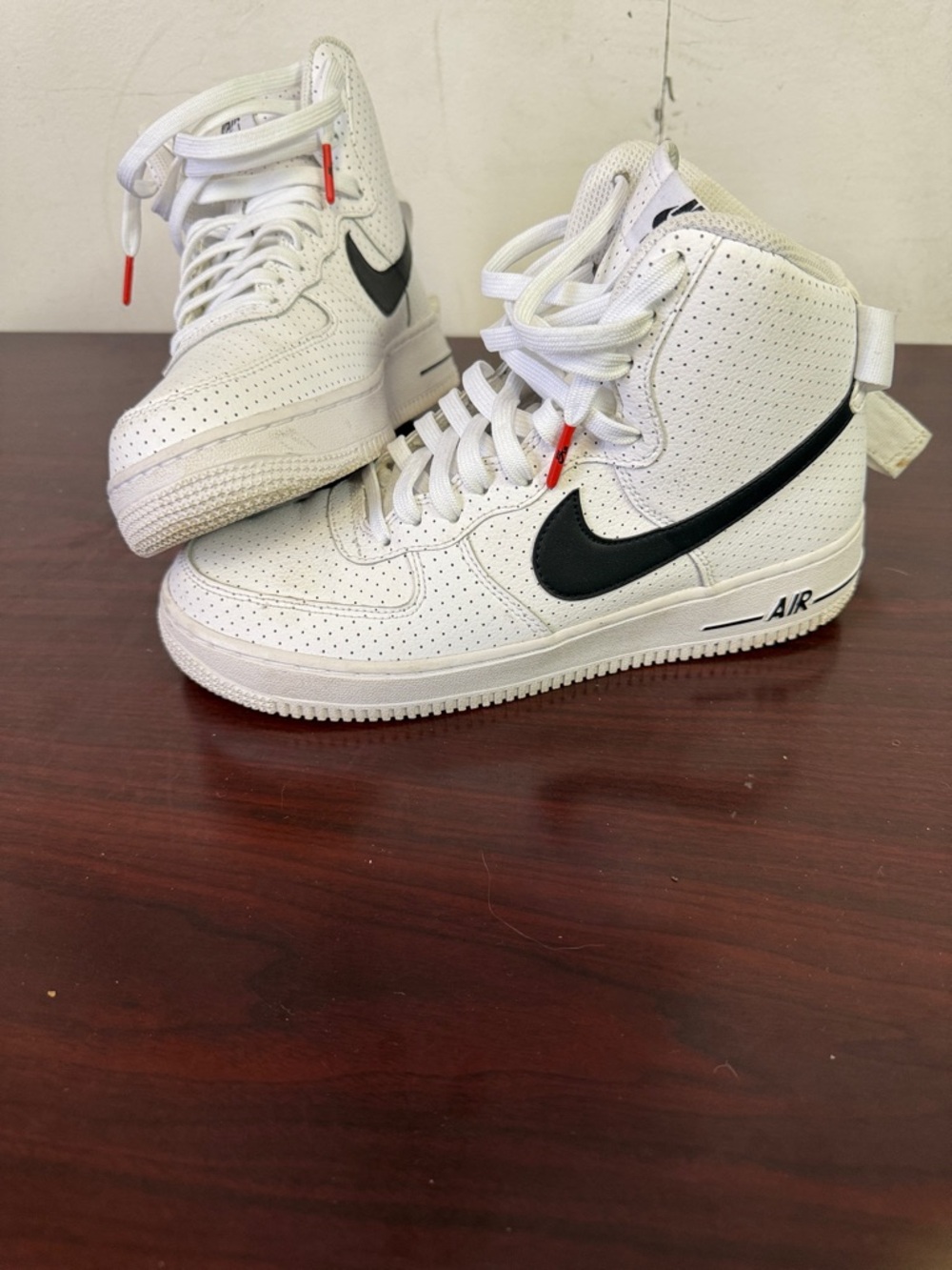 Kids White Nike Air Force 1 High Top - Classic Athletic Style